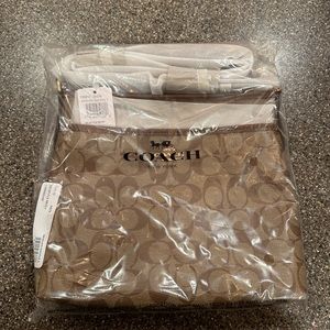 Nwt coach signature crossbody
